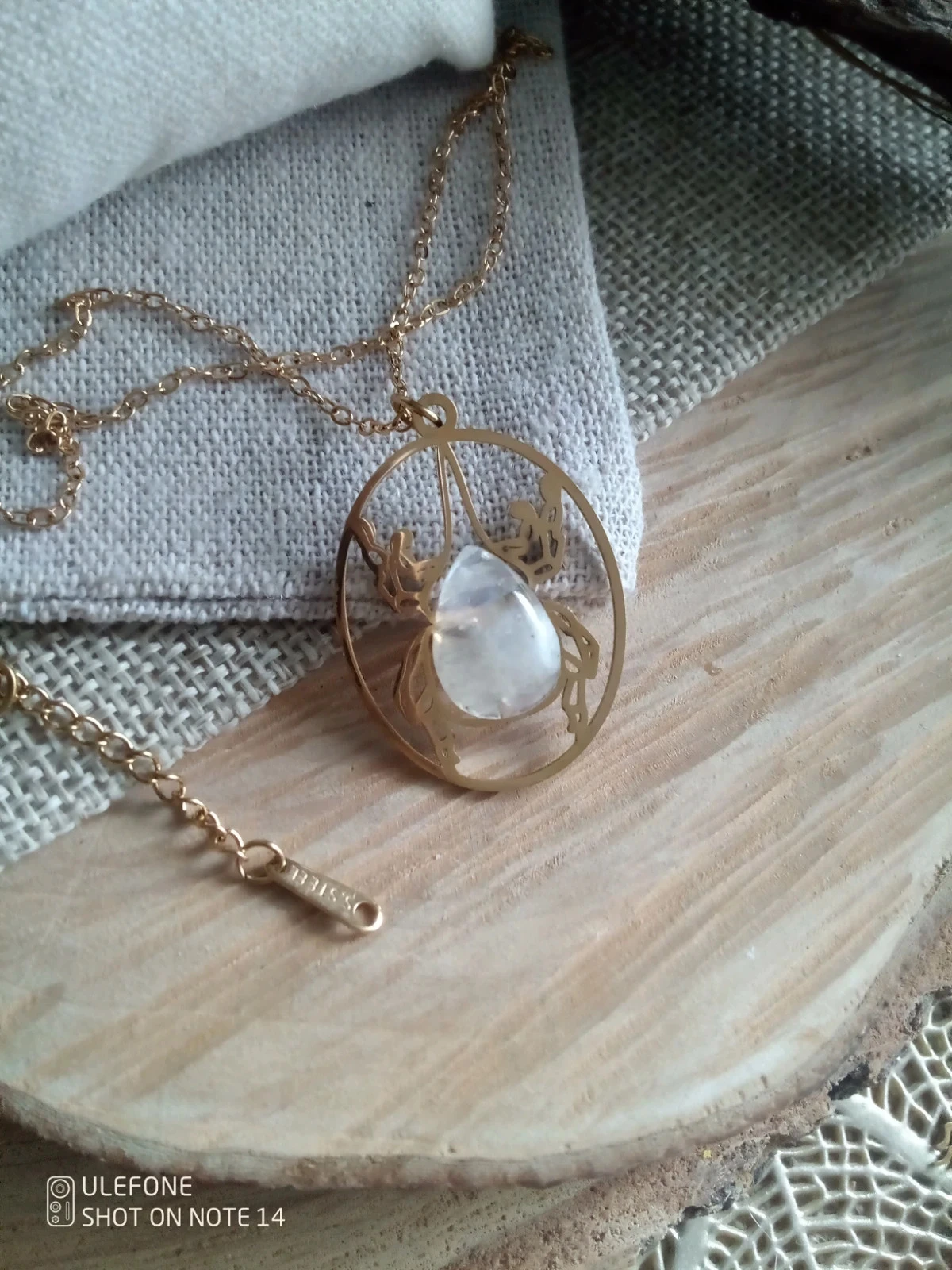 Collier pendentif scarabée et pierre de lune à reflets bleutés – photo 2